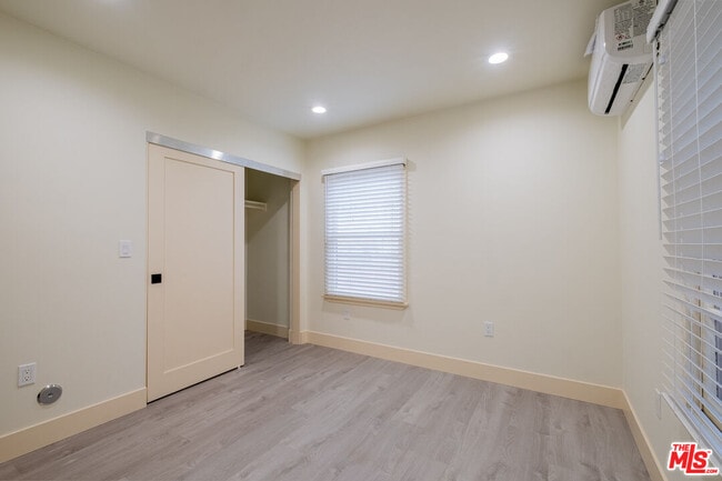 Building Photo - 216 N Catalina Ave