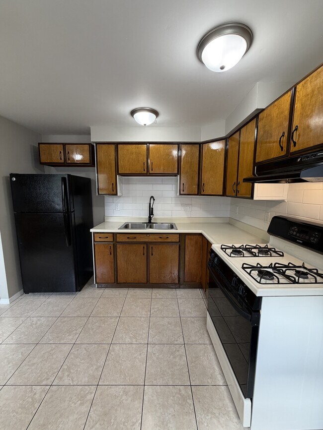 Building Photo - 2504 Campbell Dr