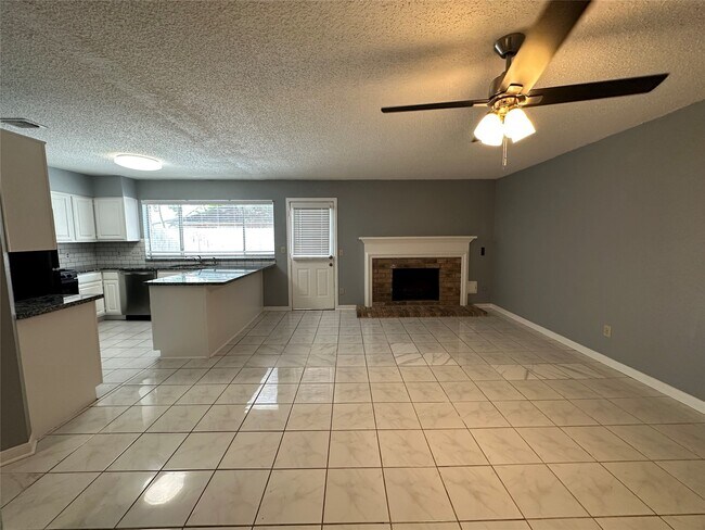 Building Photo - 3319 Green Fields Dr