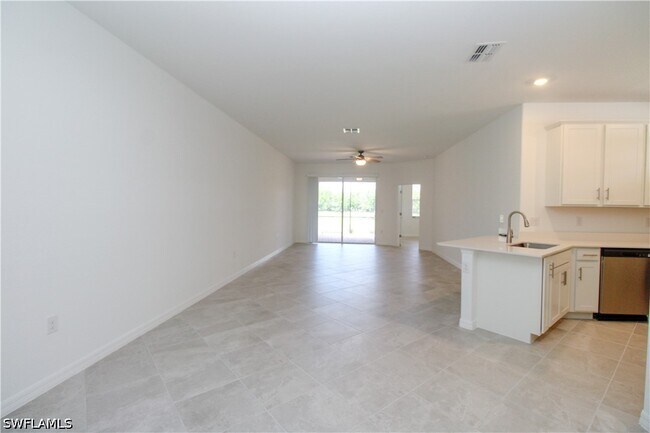 Building Photo - 2156 Dragonfruit Wy