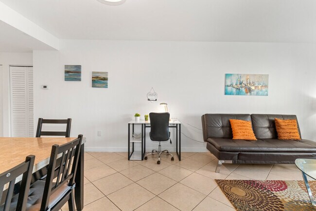 Building Photo - 3219 SW 23rd Terrace