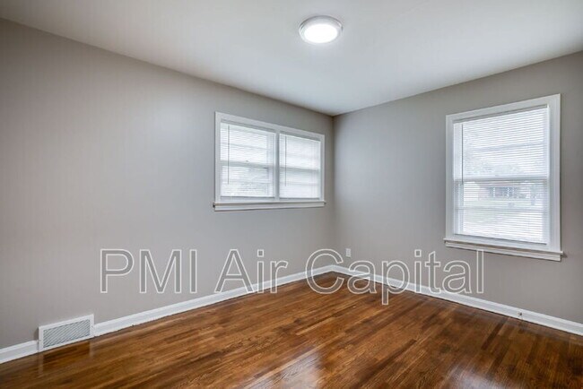 Building Photo - 6125 E Boston St