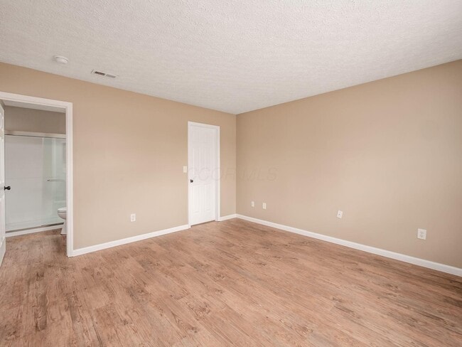 Building Photo - 5222 Horseshoe Dr N