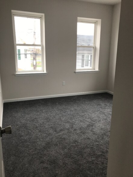 Building Photo - 163 Nissley St
