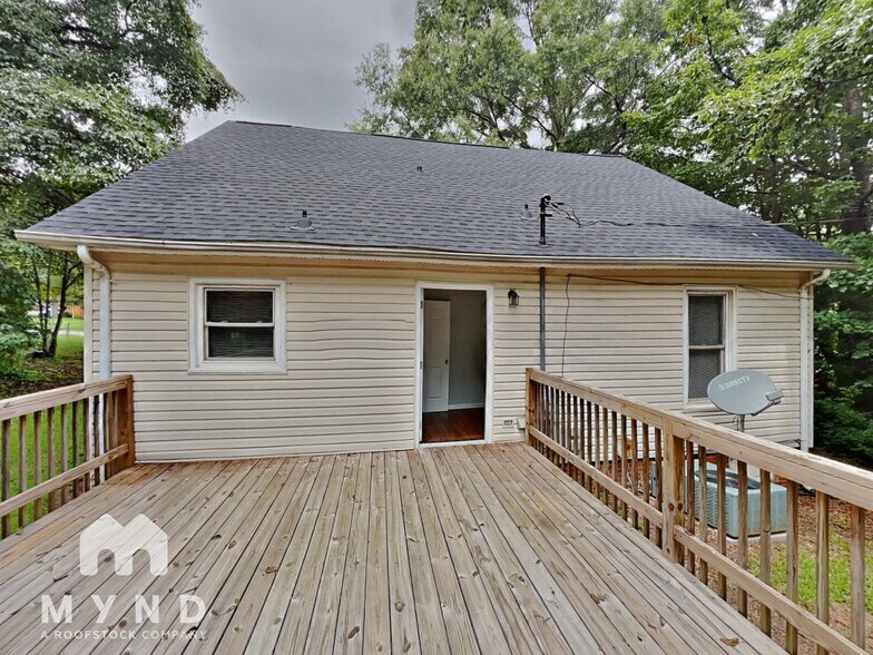 Building Photo - 112 Pineview Ct