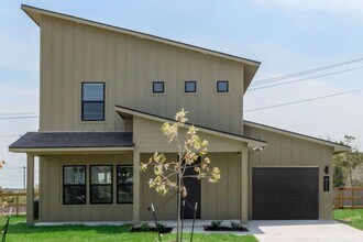 Building Photo - NOW LEASING!  4 bed, 4.5 bath modern home