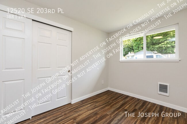 Building Photo - 12520 SE 203 Pl