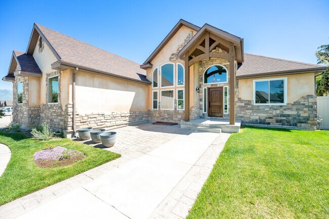 Building Photo - 4333 Park Hollow Ln