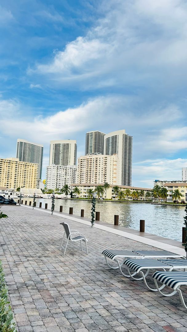 Building Photo - Stunning Waterfront One-Bedroom Apartment with Spectacular Views!