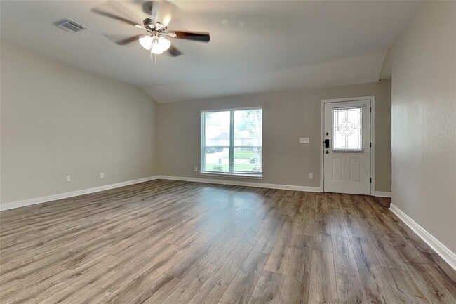 Building Photo - 3912 Ashwood Dr