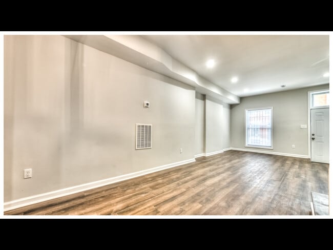 Building Photo - 1634 Darley Ave
