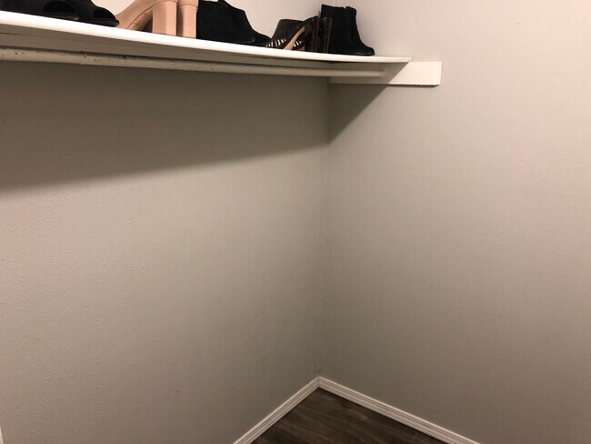 Building Photo - 2710 Douglas Ave