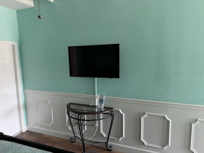 Building Photo - 3350 NE Indian River Dr