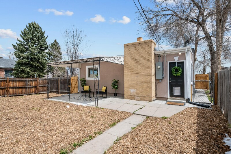 Building Photo - 895 Grove St