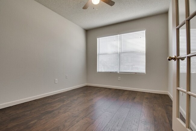 Building Photo - 8211 Leaning Oak Ct