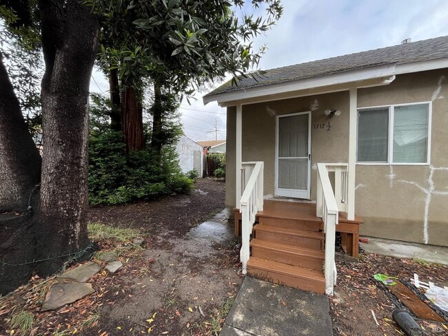 Building Photo - 1717 Sutter St