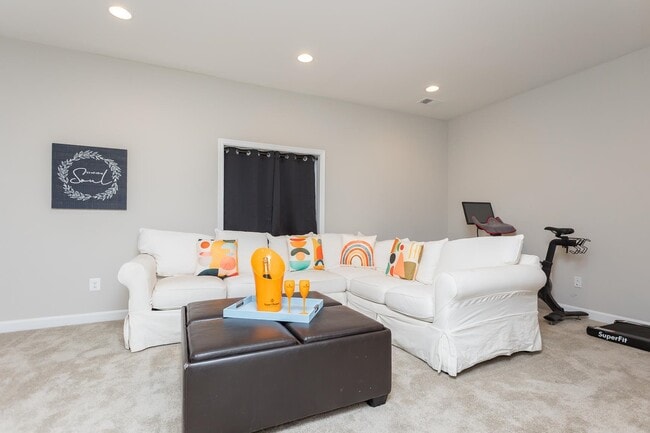 Building Photo - 3381 Monterey Dr