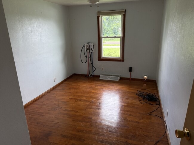 Building Photo - 403 Rose Ln