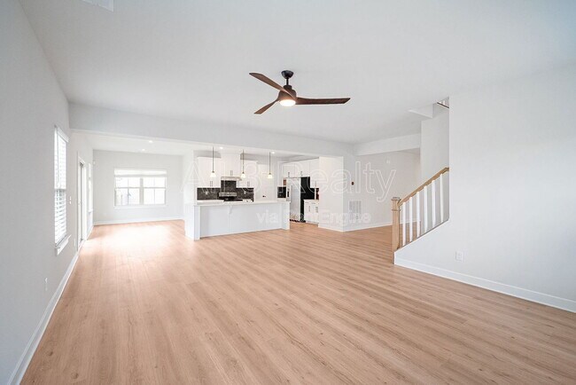 Building Photo - 533 Daffodil Ln