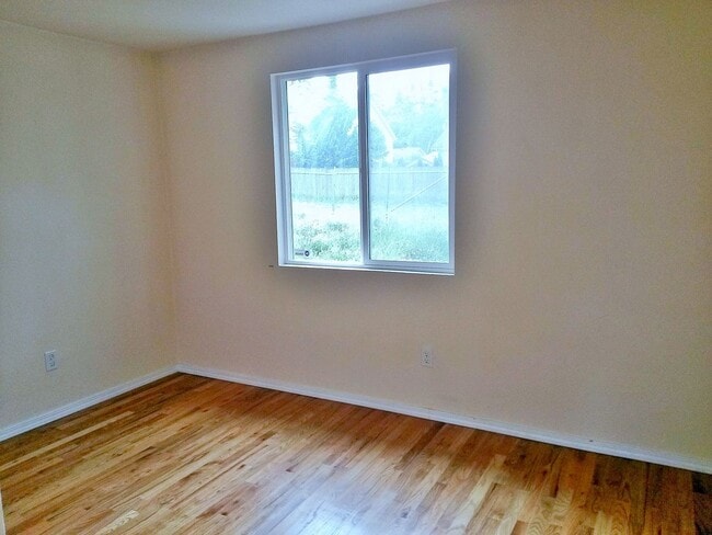 Building Photo - Lynnwood Bungalow