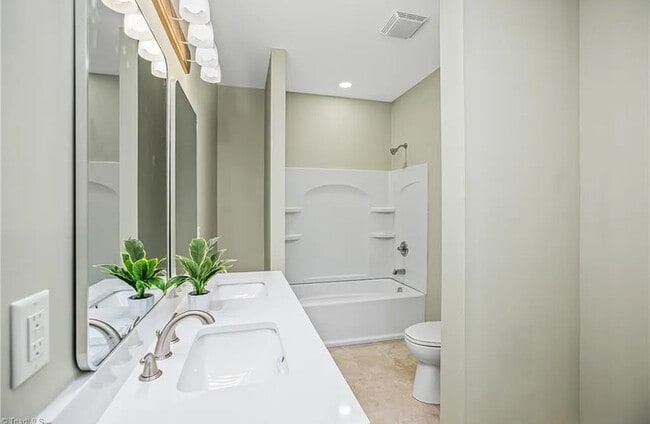 Building Photo - 2335 Greenway Ave NW