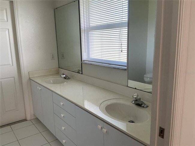 Building Photo - 2700 S Biscayne Dr