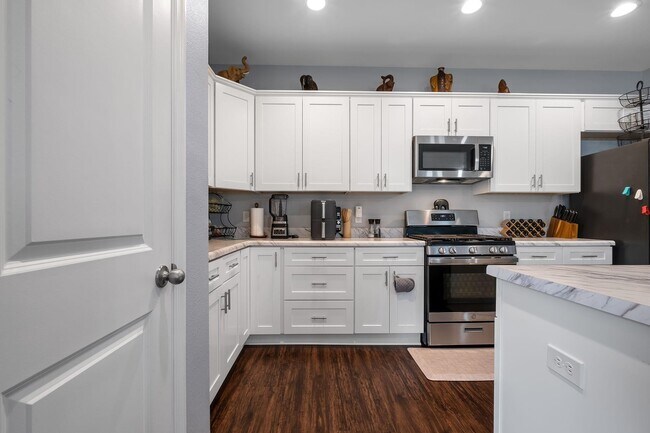 Building Photo - 4354 Bottle Brush Ln