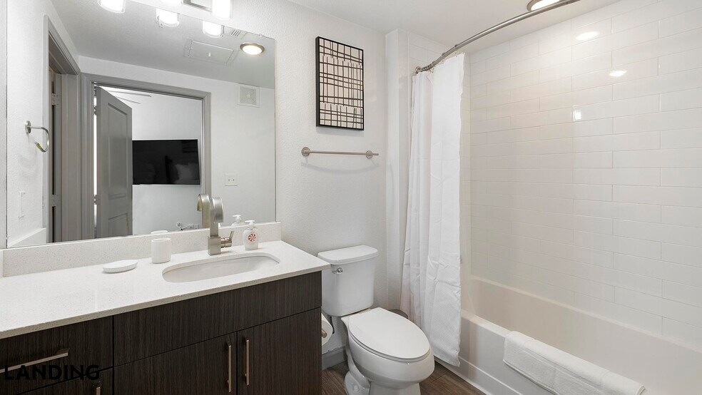 Building Photo - 1001 S Center St