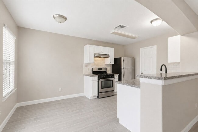 Building Photo - 12511 Jade Treasure Dr