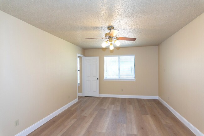 Building Photo - 13116 Amarillo Ave