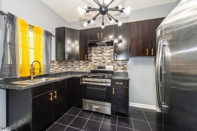 Building Photo - 59 Ellington St