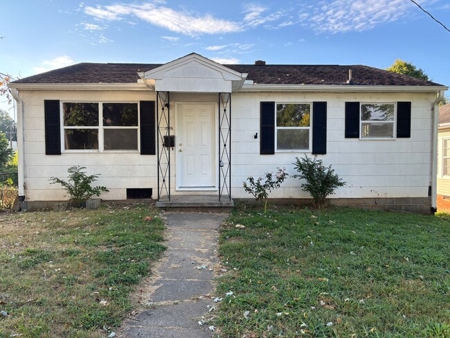 Primary Photo - Charming 3-Bedroom Home in Arcadia – Winst...