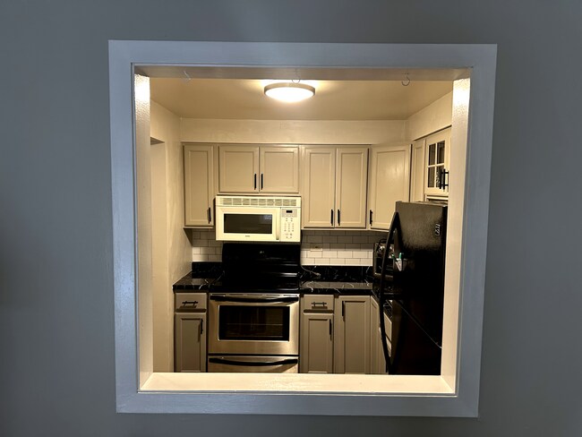 Building Photo - 2317 N Neva Ave