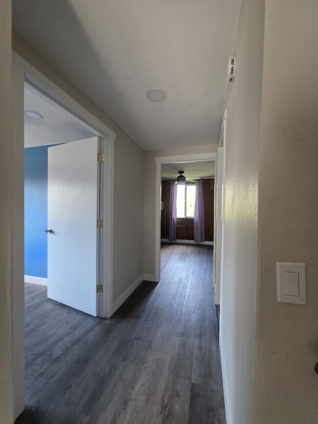 Building Photo - 1060-KE1060 15th St NE