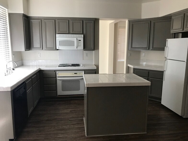 Building Photo - 344 Velino Ave