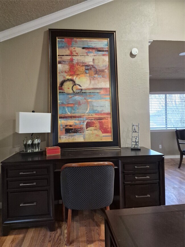 Building Photo - 1022 Manorglen Dr