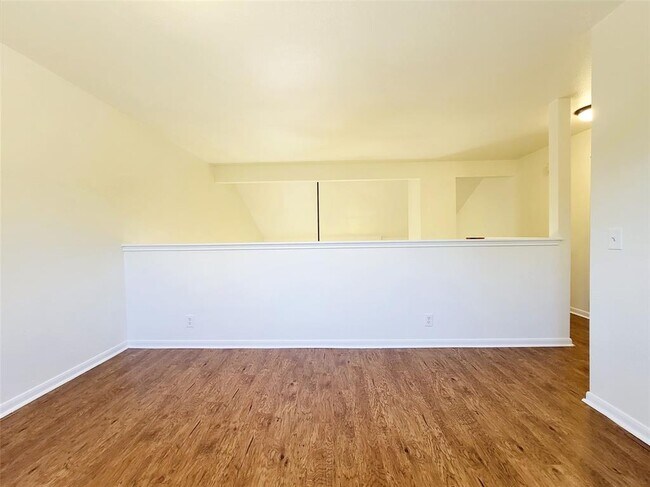 Building Photo - 7400 Muffin Dr