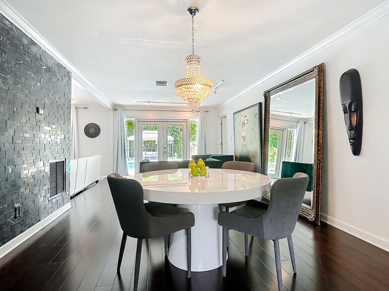 dining look out to pool - 3319 Florene Dr