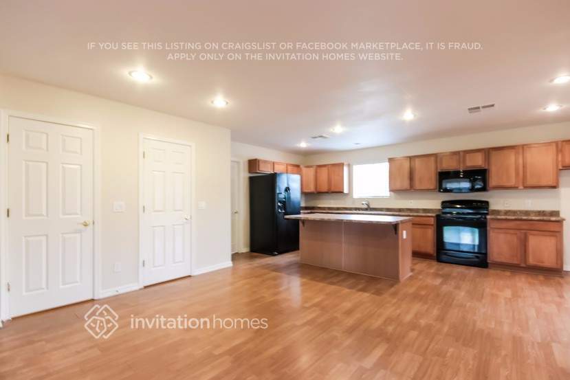 Building Photo - 2551 E Diamond Cir