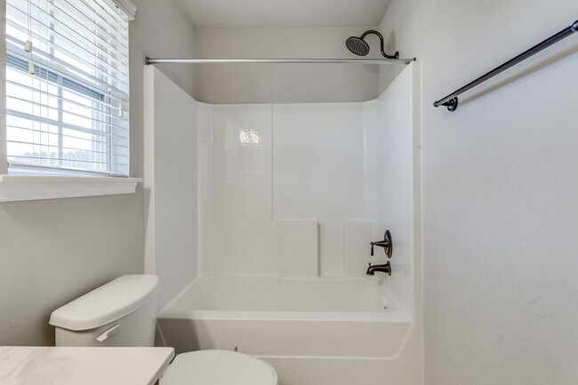 Building Photo - 1308 Heathrow Way