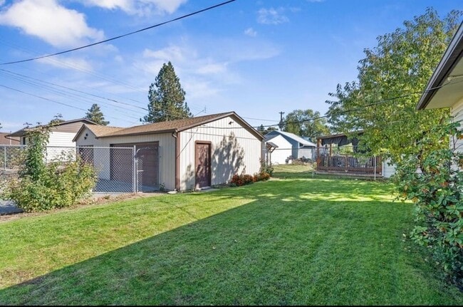 Building Photo - 603 E Columbia Ave