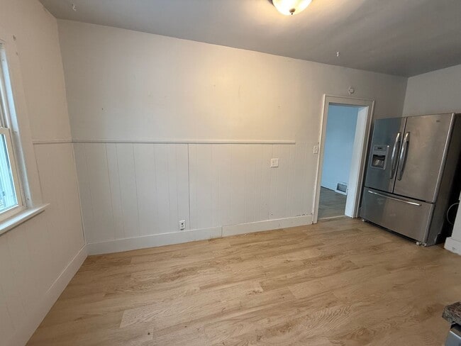 Building Photo - 3 Bedroom Home