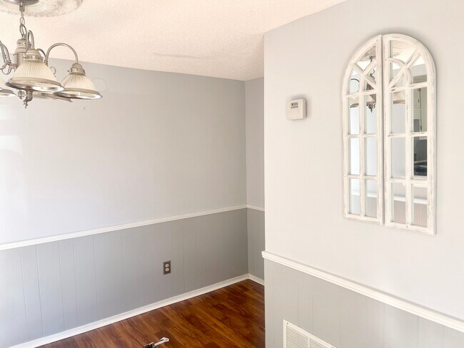 Building Photo - 720 Coventry Ln