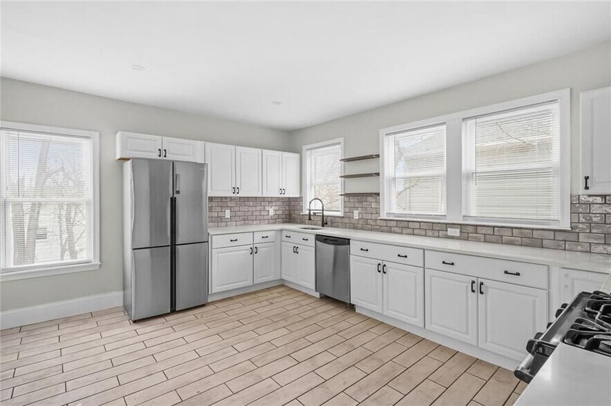 Building Photo - 123 Radcliffe Ave