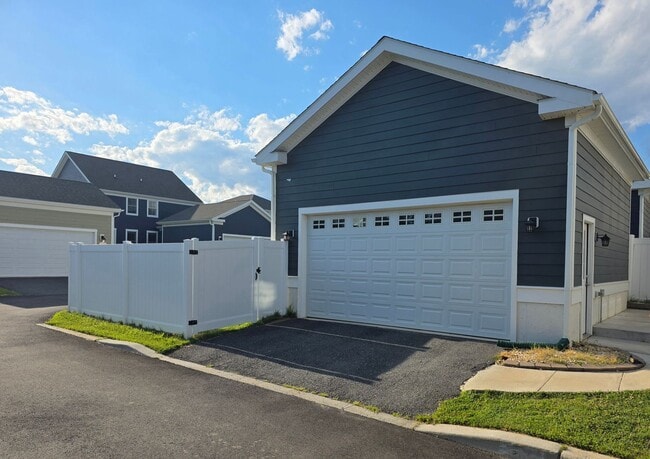 Building Photo - 4bed-3.5bath home in the Town of Whitehalll