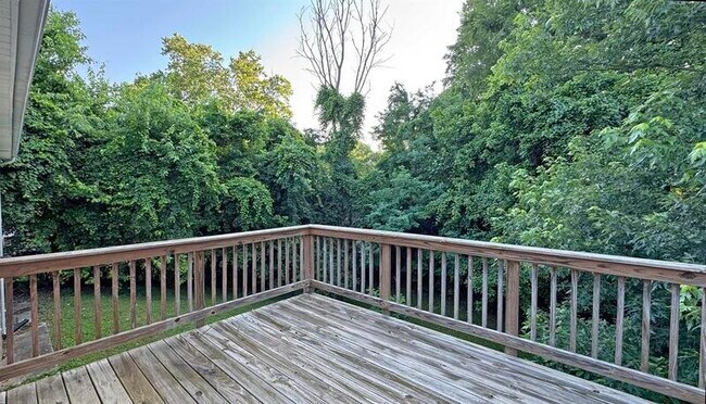 Building Photo - 570 Somerset Ln