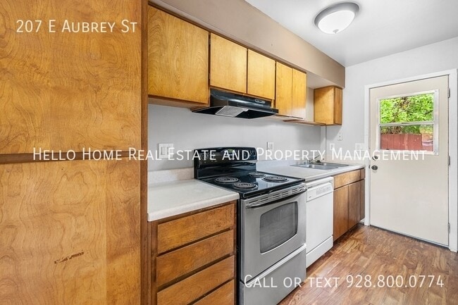 Building Photo - 207 E Aubrey St
