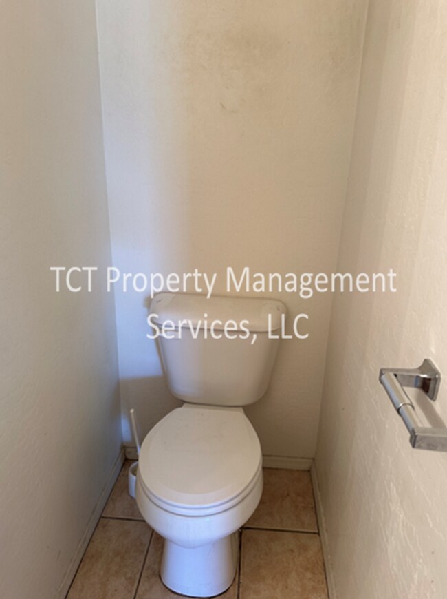 Building Photo - Large 3 Bed/2.5 Bath plus office AND Loft in Avondale!