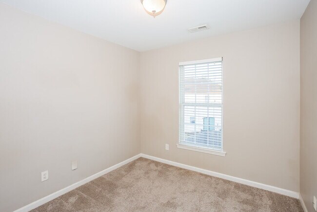 Building Photo - 2914 Pirates Pl