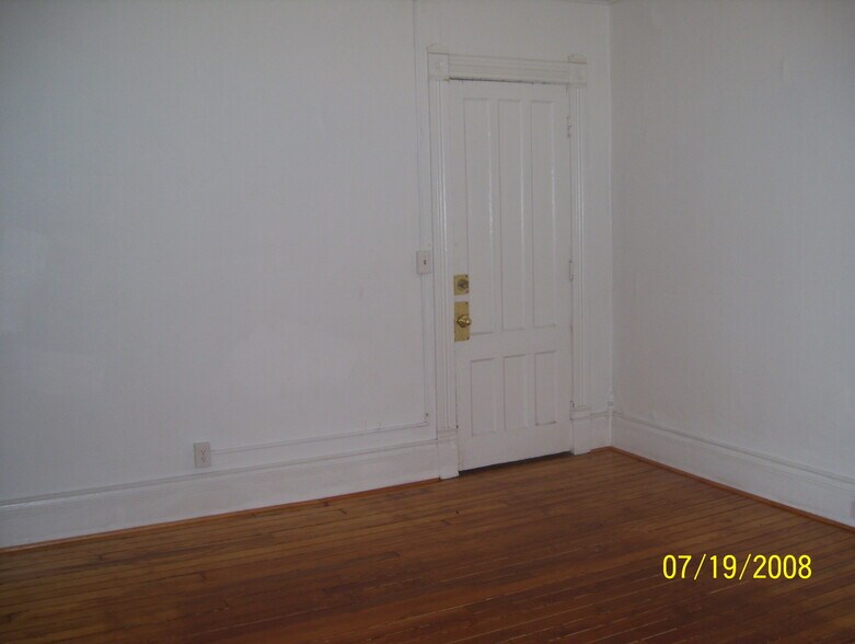 Building Photo - 914 N Salina St